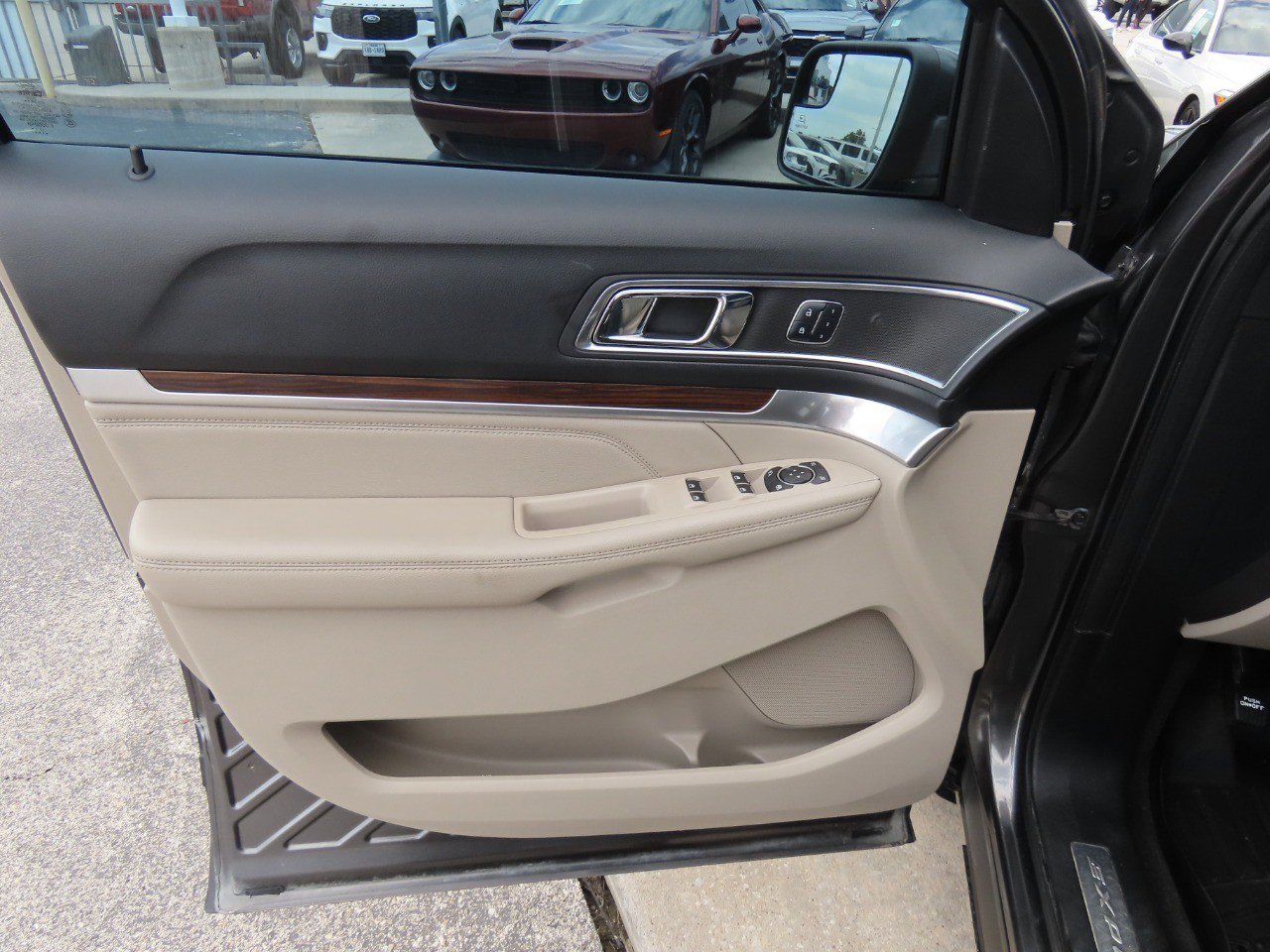 Used 2018 Ford Explorer Limited FWD image 27