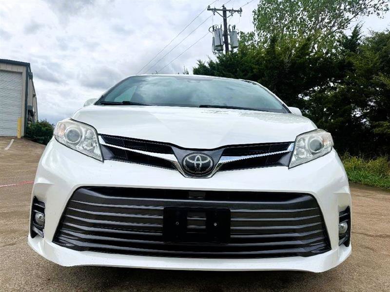 Used 2018 Toyota Sienna XLE Premium FWD image 11