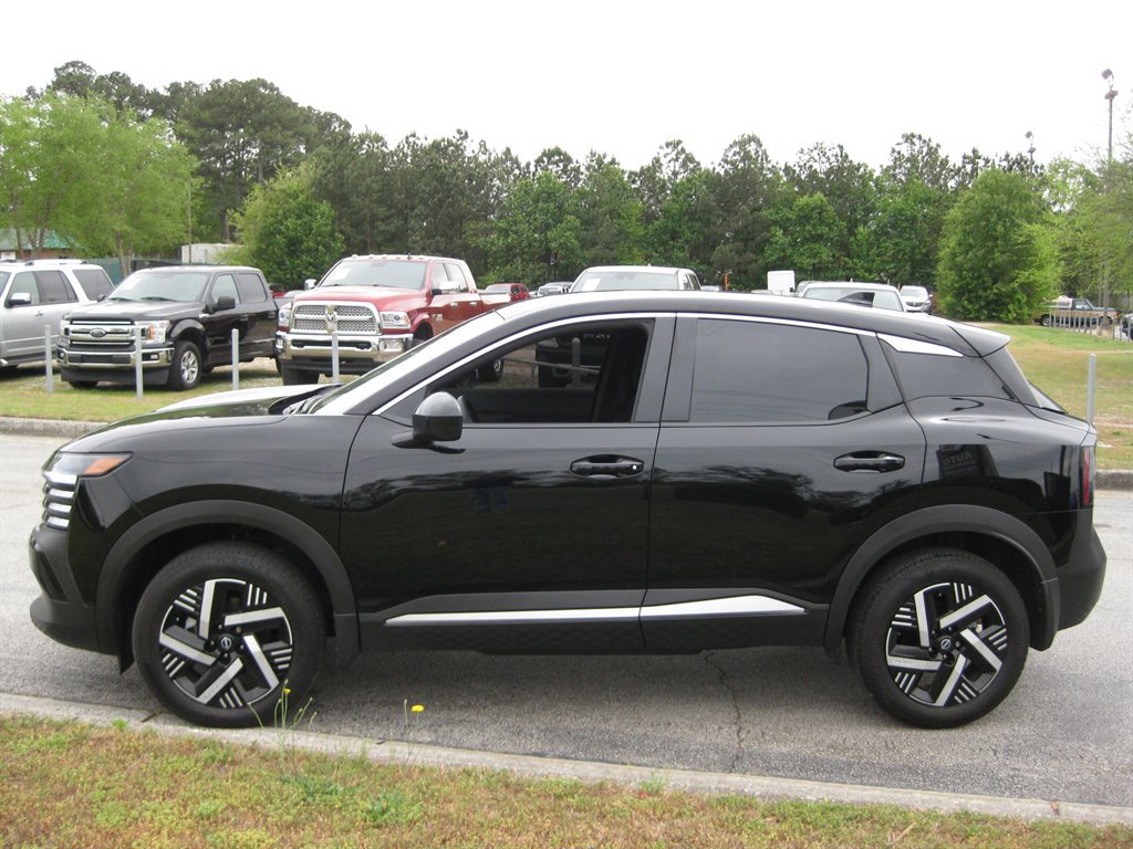 Used 2025 Nissan Kicks SV FWD image 4