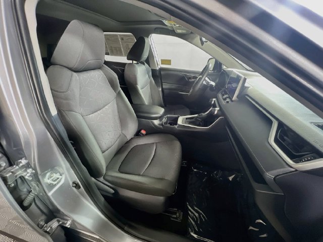 Used 2025 Toyota RAV4 XLE w/ Convenience Package FWD image 30
