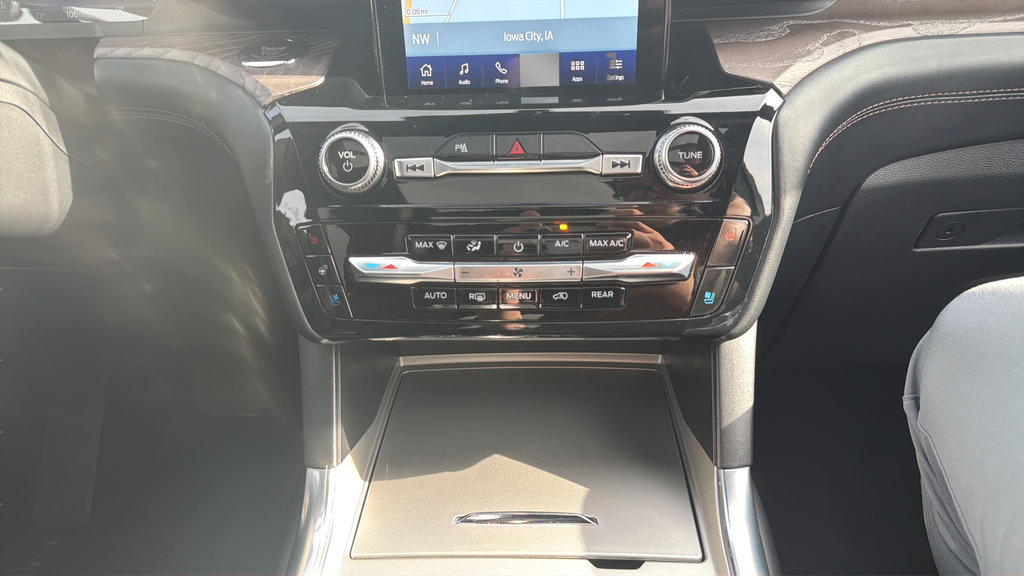 Certified 2023 Ford Explorer Platinum w/ Technology Package AWD/4WD image 28