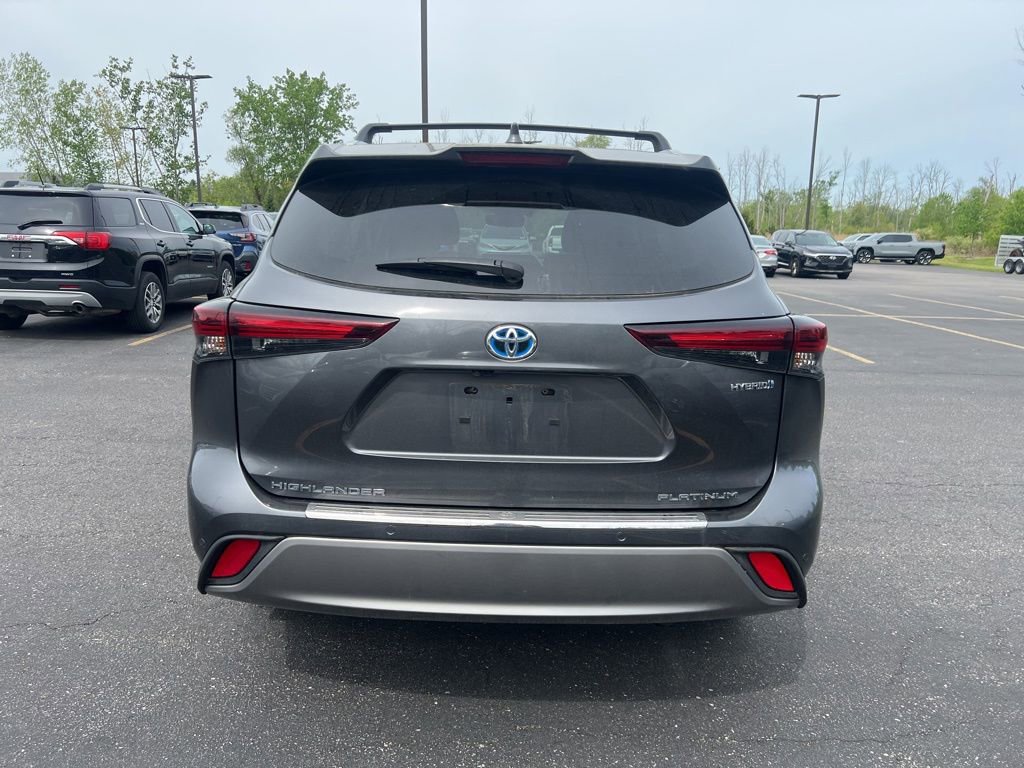 Used 2024 Toyota Highlander Platinum AWD/4WD image 5