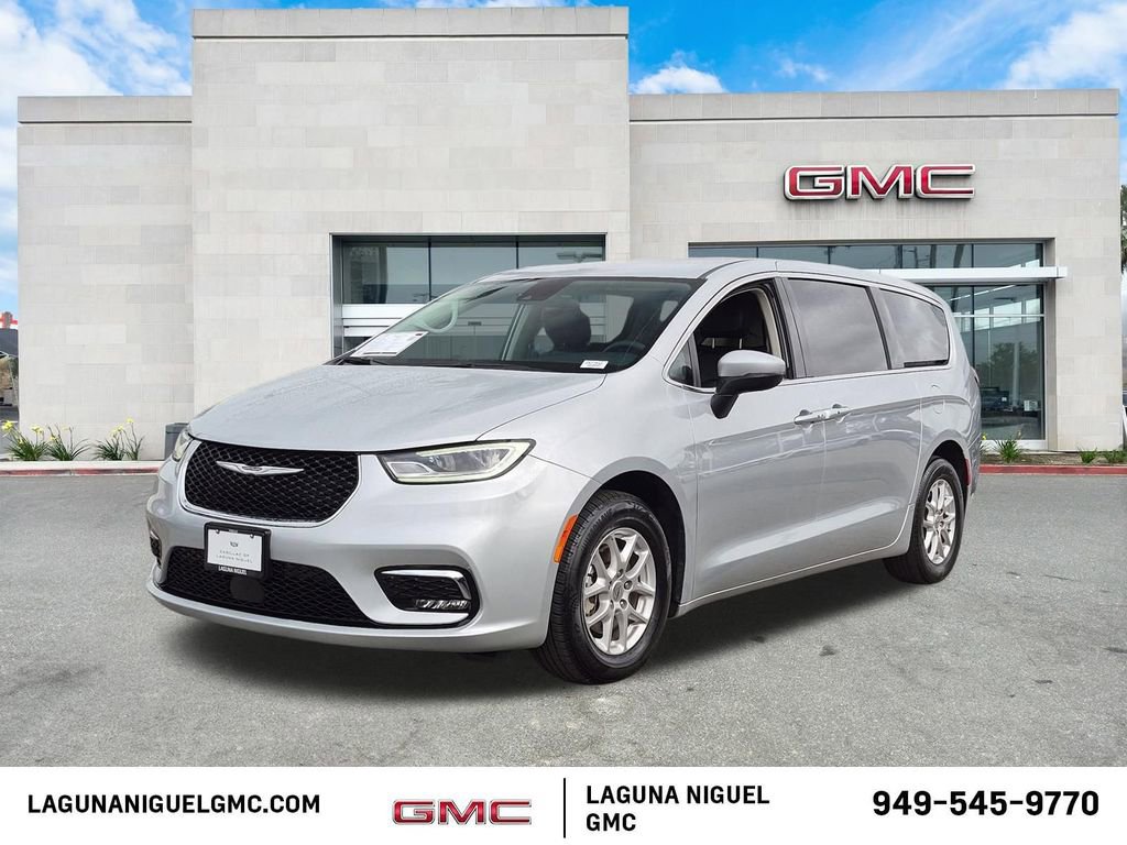 Used 2023 Chrysler Pacifica Touring-L FWD image 1