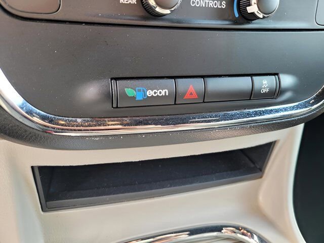 Used 2018 Dodge Grand Caravan SXT image 27