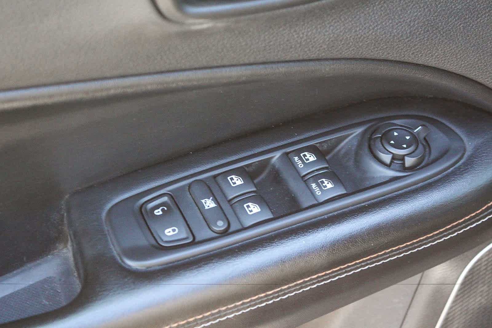 Used 2017 Jeep Compass Latitude FWD image 26