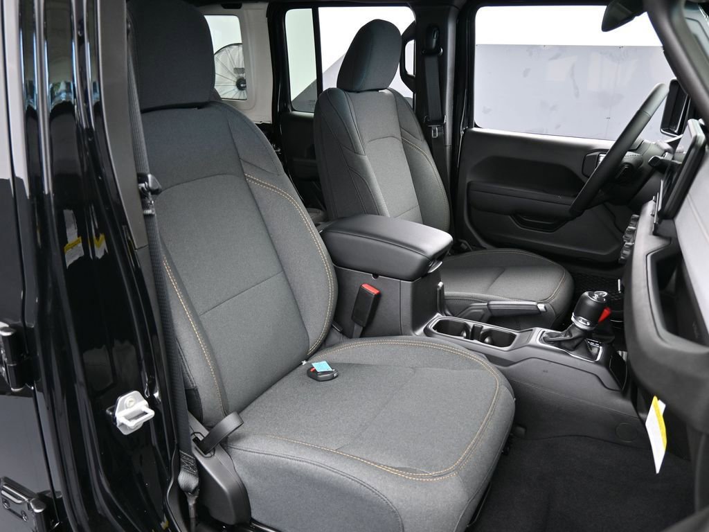Used 2025 Jeep Wrangler Willys AWD/4WD image 40