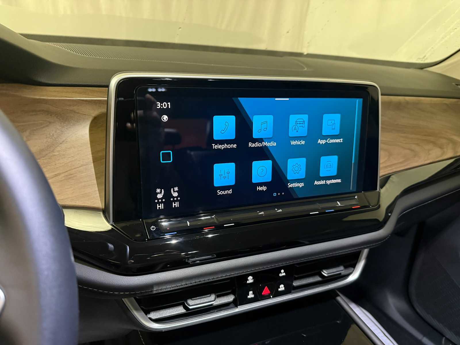 Certified 2025 Volkswagen Atlas SE image 35