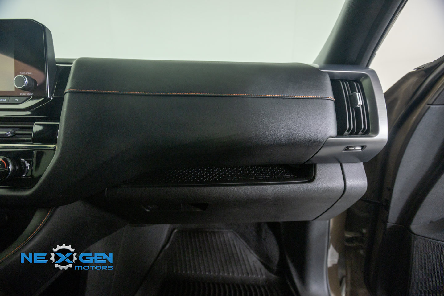 Used 2023 Nissan Pathfinder Rock Creek AWD/4WD image 9