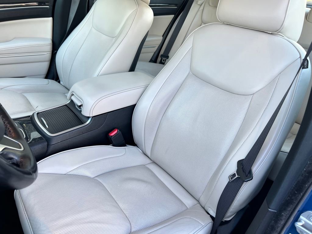 Used 2022 Chrysler 300 Touring L w/ Comfort Group image 10