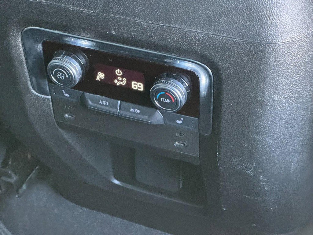 Used 2025 GMC Yukon Denali image 17