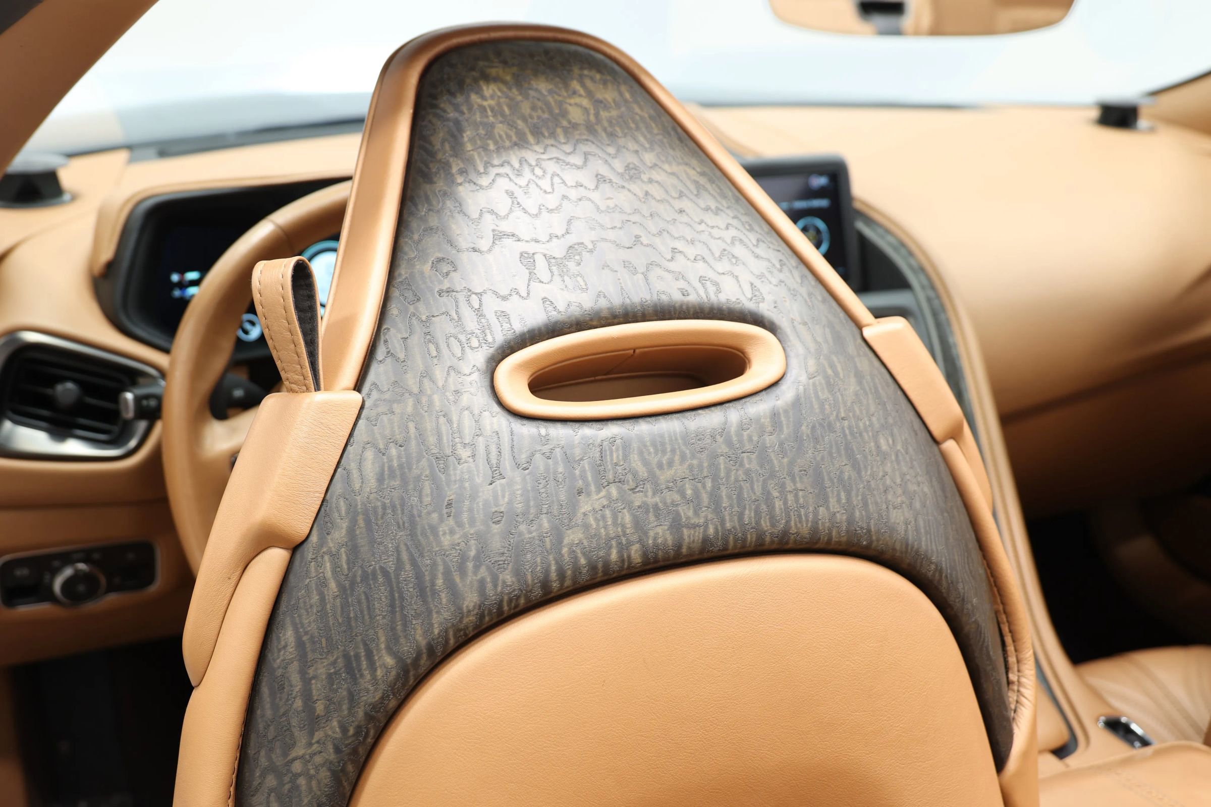 Used 2020 Aston Martin DB11 Volante image 4