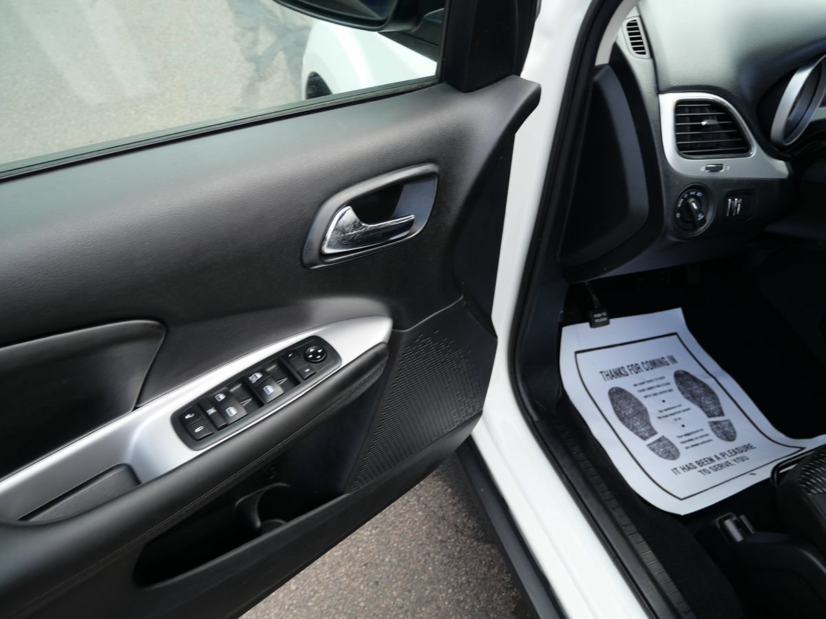 Used 2019 Dodge Journey SE w/ Connectivity Group FWD image 15