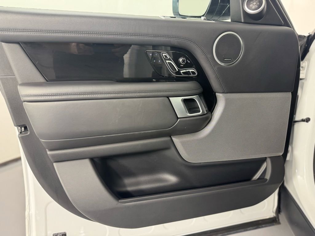 Used 2020 Land Rover Range Rover Long Wheelbase HSE image 11