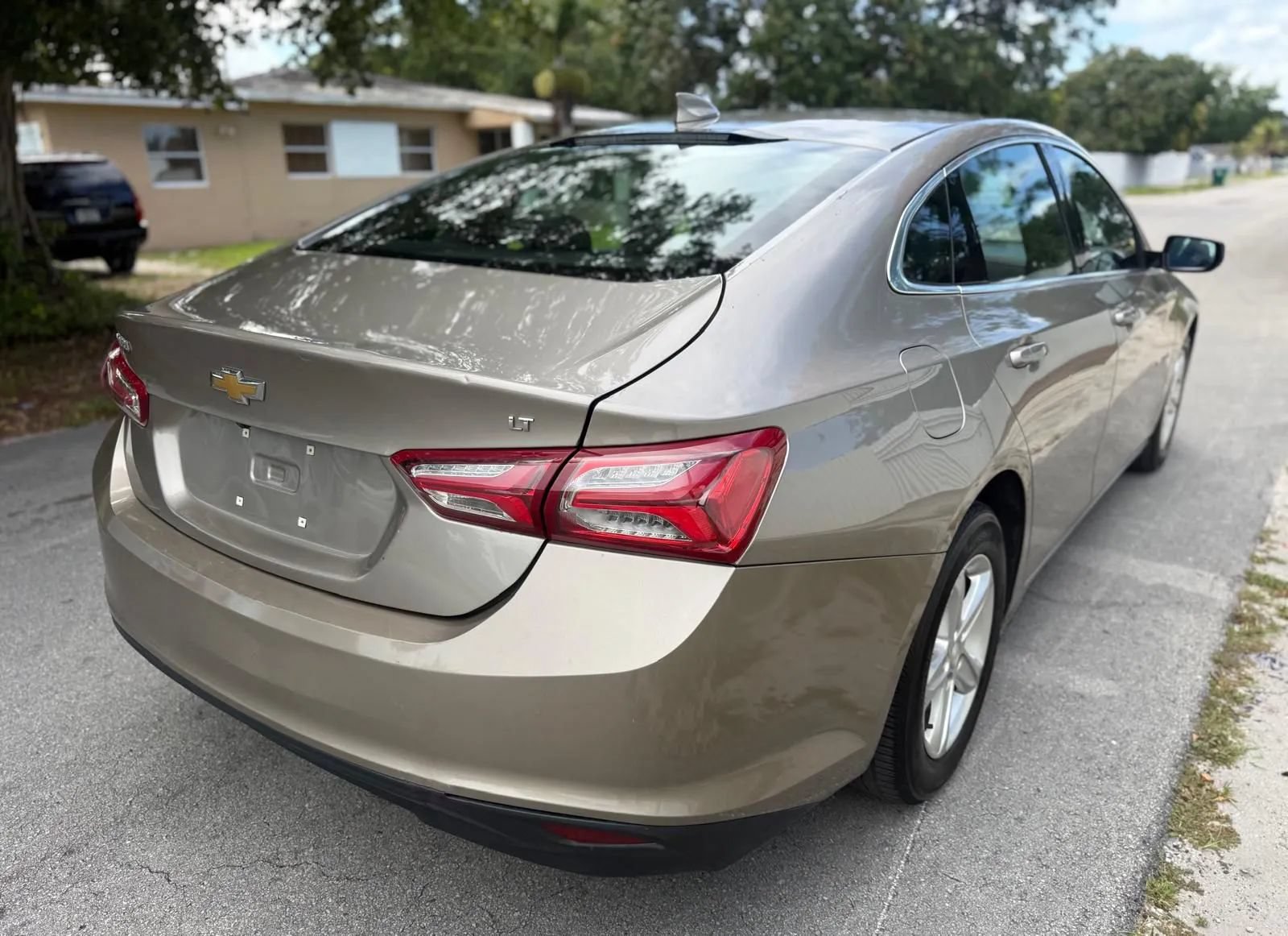Used 2022 Chevrolet Malibu LT FWD image 7