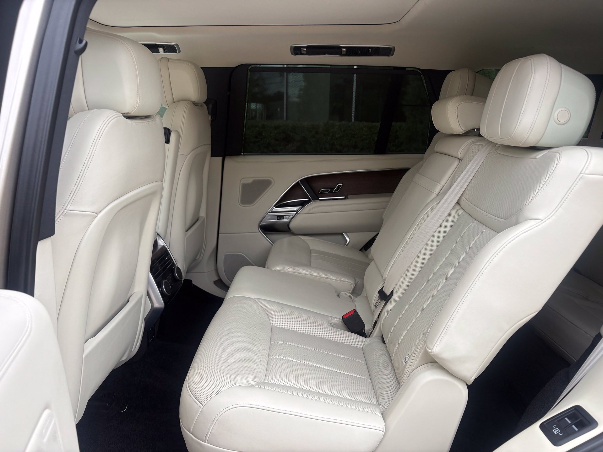 Used 2022 Land Rover Range Rover Long Wheelbase SE AWD/4WD image 6