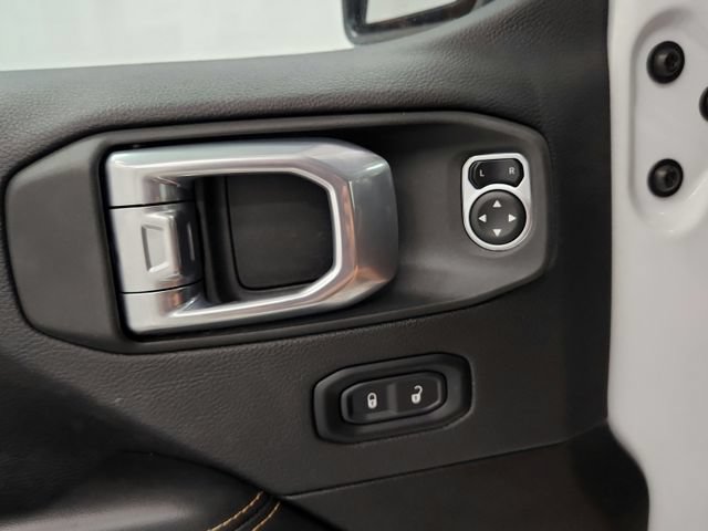 Used 2025 Jeep Wrangler Unlimited Sahara AWD/4WD image 24