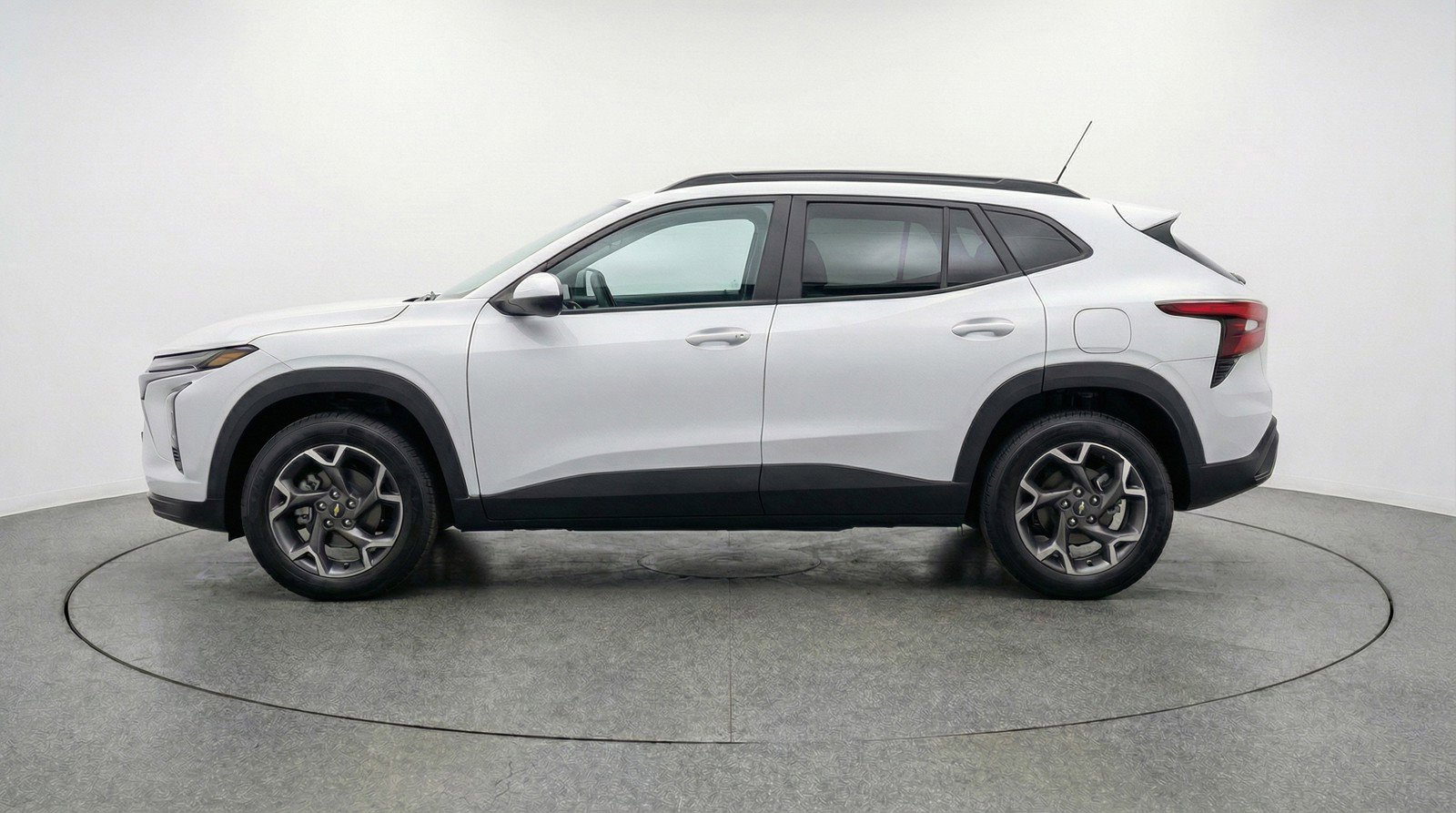 Used 2025 Chevrolet Trax LT image 3
