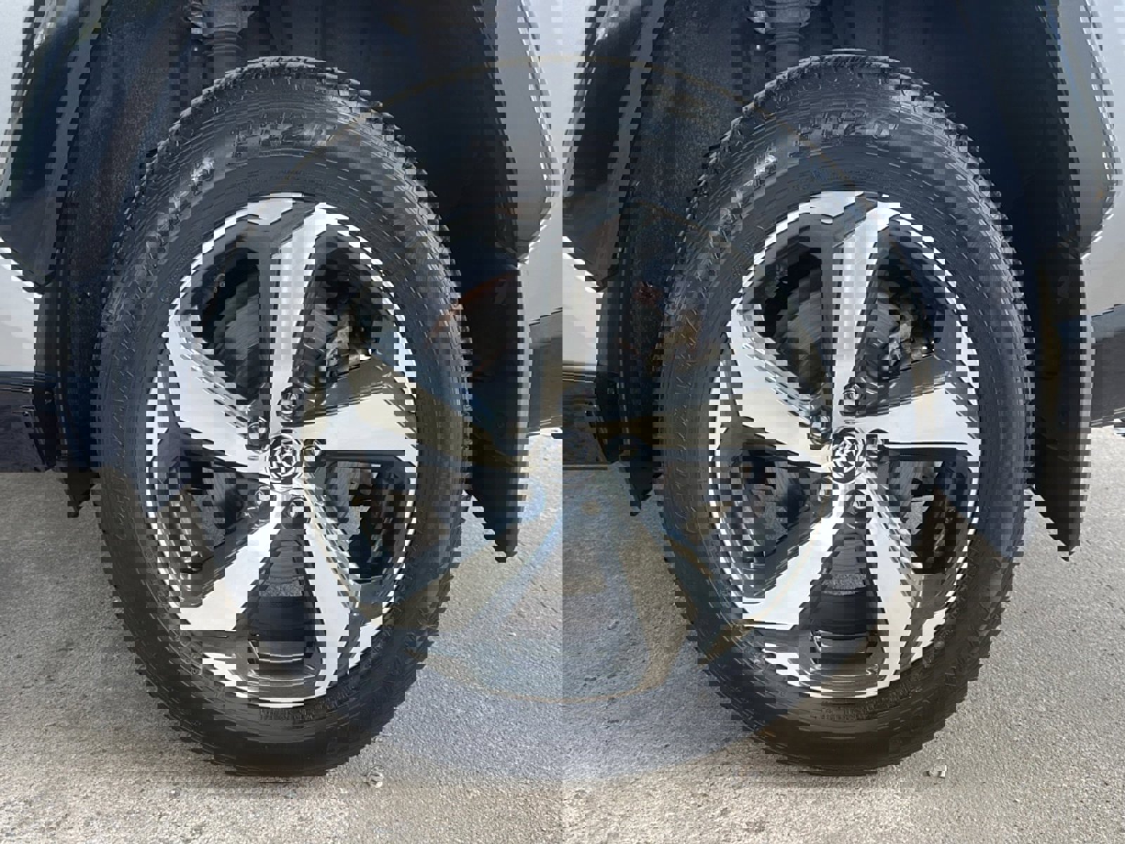 Used 2022 Toyota RAV4 SE w/ Weather & Moonroof Package image 42