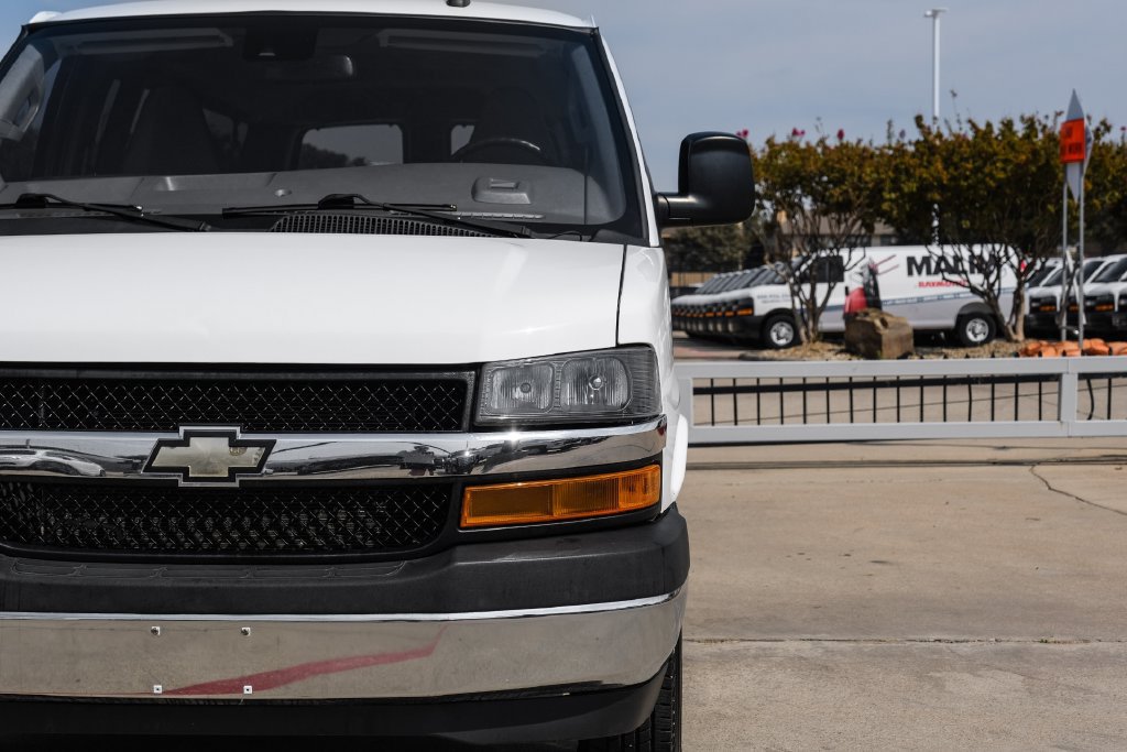 Used 2021 Chevrolet Express 3500 LS w/ Chrome Appearance Package RWD image 53