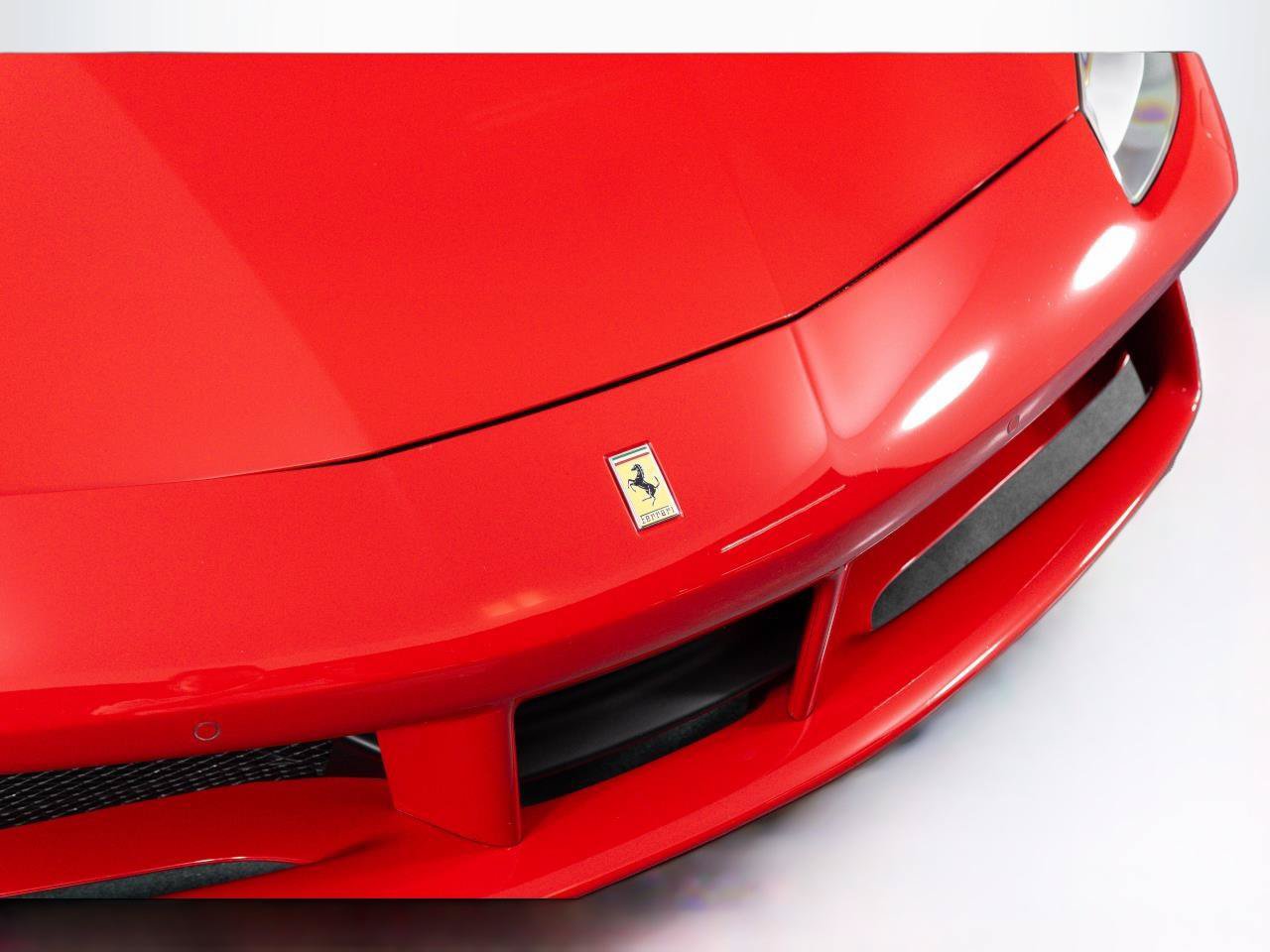 Used 2017 Ferrari 488 GTB RWD image 55