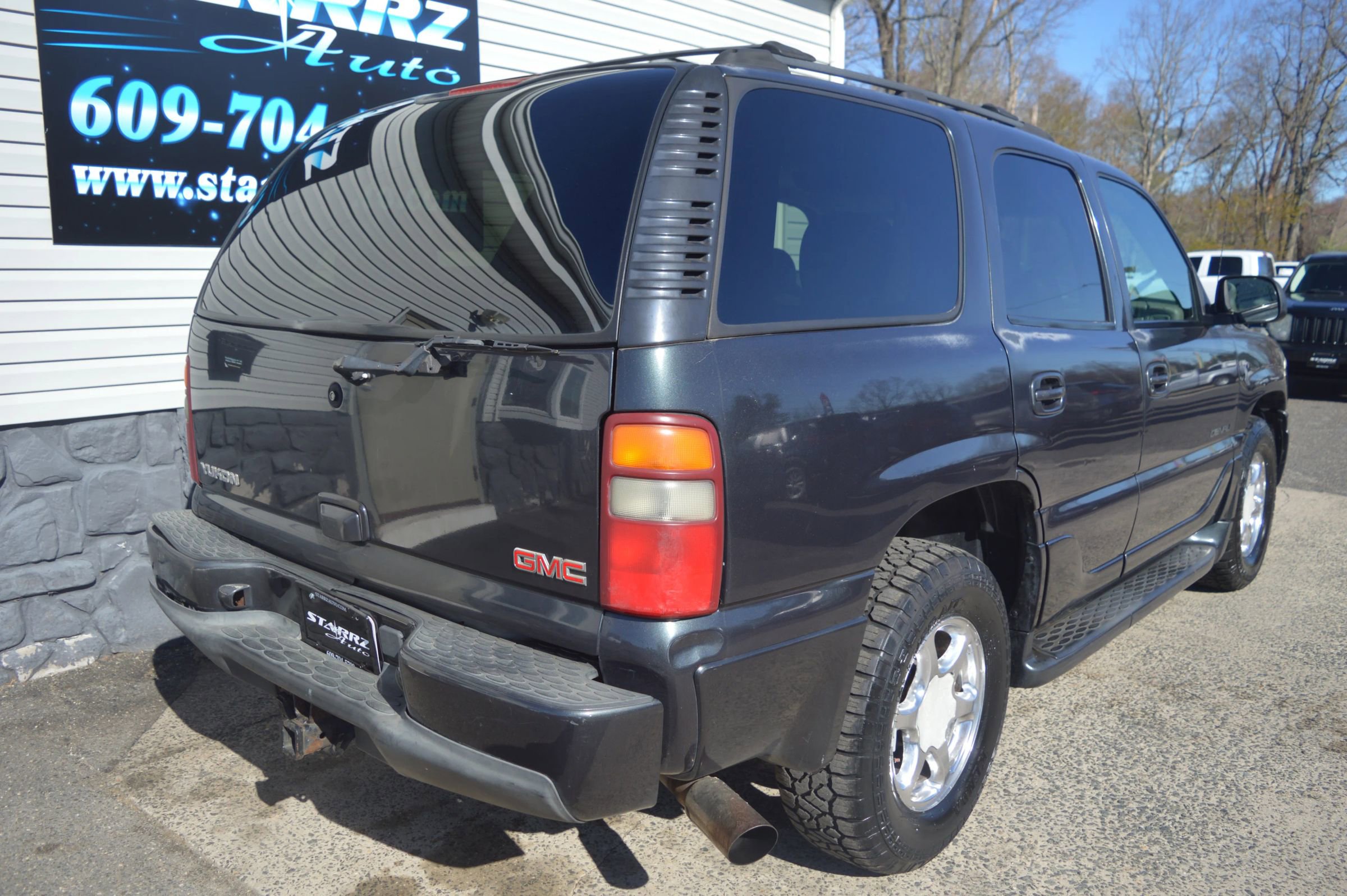 Used 2003 GMC Yukon Denali image 4