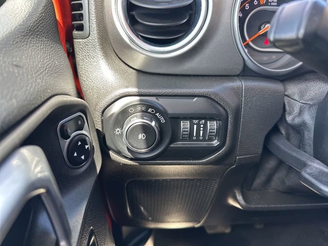 Used 2019 Jeep Wrangler Unlimited Sahara w/ Cold Weather Group AWD/4WD image 24