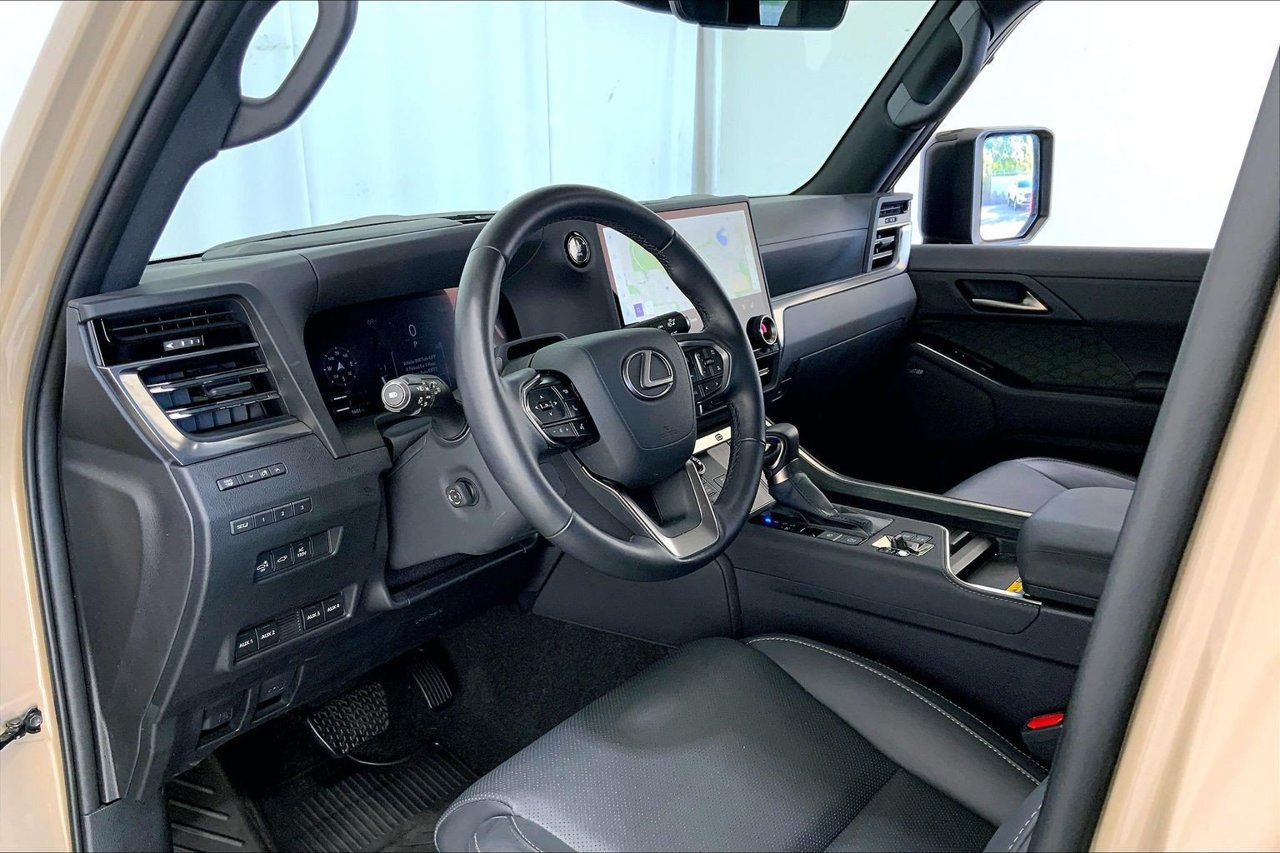 Used 2026 Lexus GX 550 AWD/4WD image 13