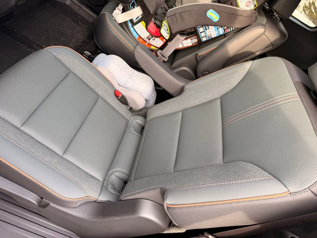 Used 2024 GMC Acadia AT4 w/ Luxury Package image 7