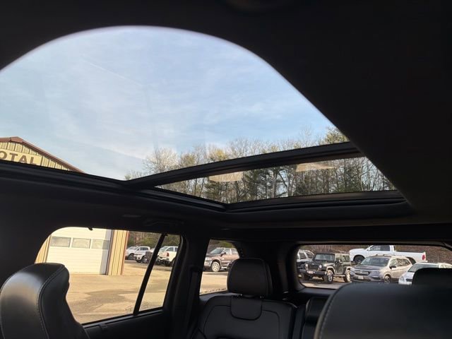 Used 2022 Jeep Grand Cherokee Overland w/ Luxury Tech Group IV image 28