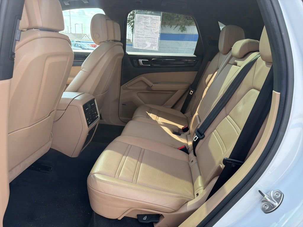 Used 2022 Porsche Cayenne Platinum Edition AWD/4WD image 19