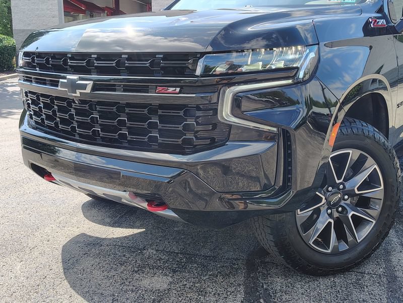 Used 2024 Chevrolet Suburban Z71 w/ Luxury Package AWD/4WD image 2