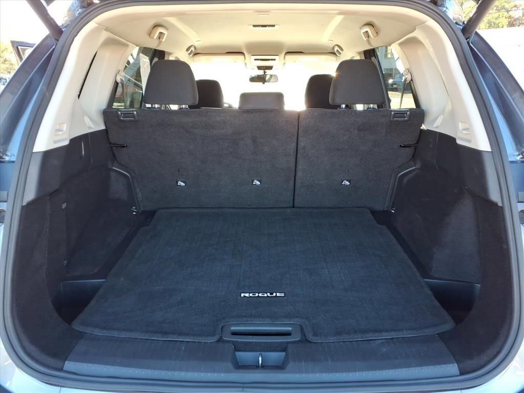 Used 2024 Nissan Rogue SV image 12