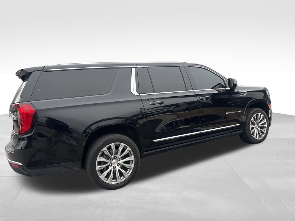 Used 2023 GMC Yukon XL Denali image 11