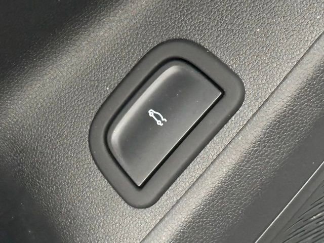 Used 2025 Chevrolet Traverse LT w/ Driver Confidence Package image 16