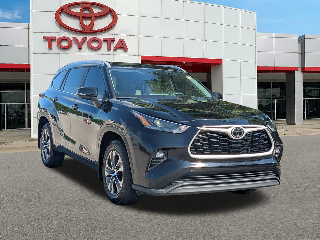Used 2024 Toyota Highlander XLE