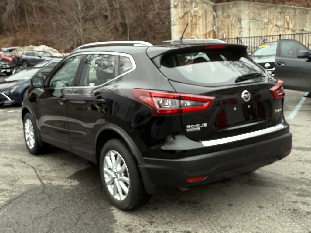 Used 2022 Nissan Rogue Sport SV w/ Technology Package image 4