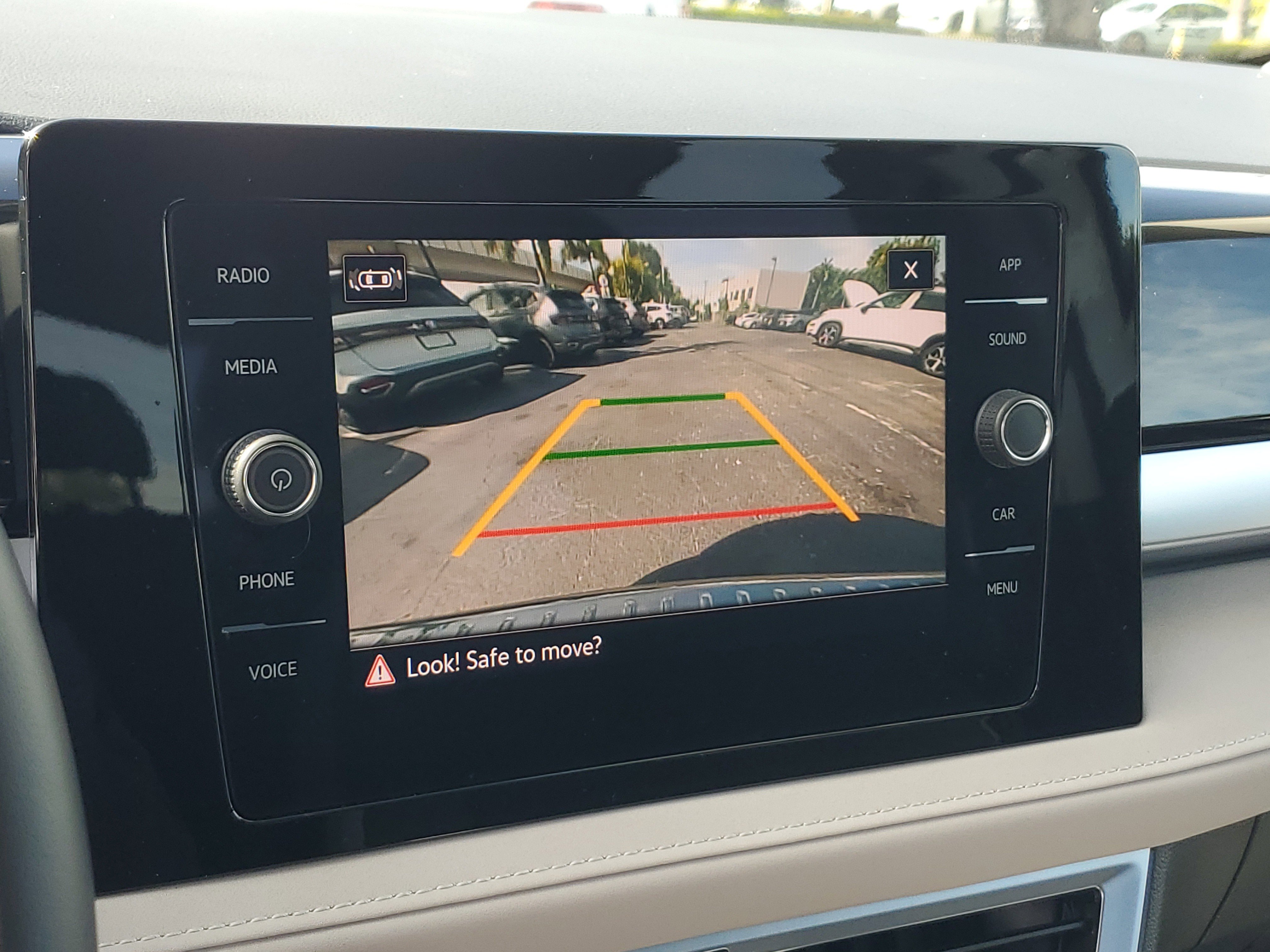 Used 2025 Volkswagen Taos SE image 25