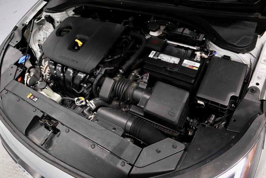 Used 2020 Hyundai Elantra Limited w/ Cargo Package (C1) image 17