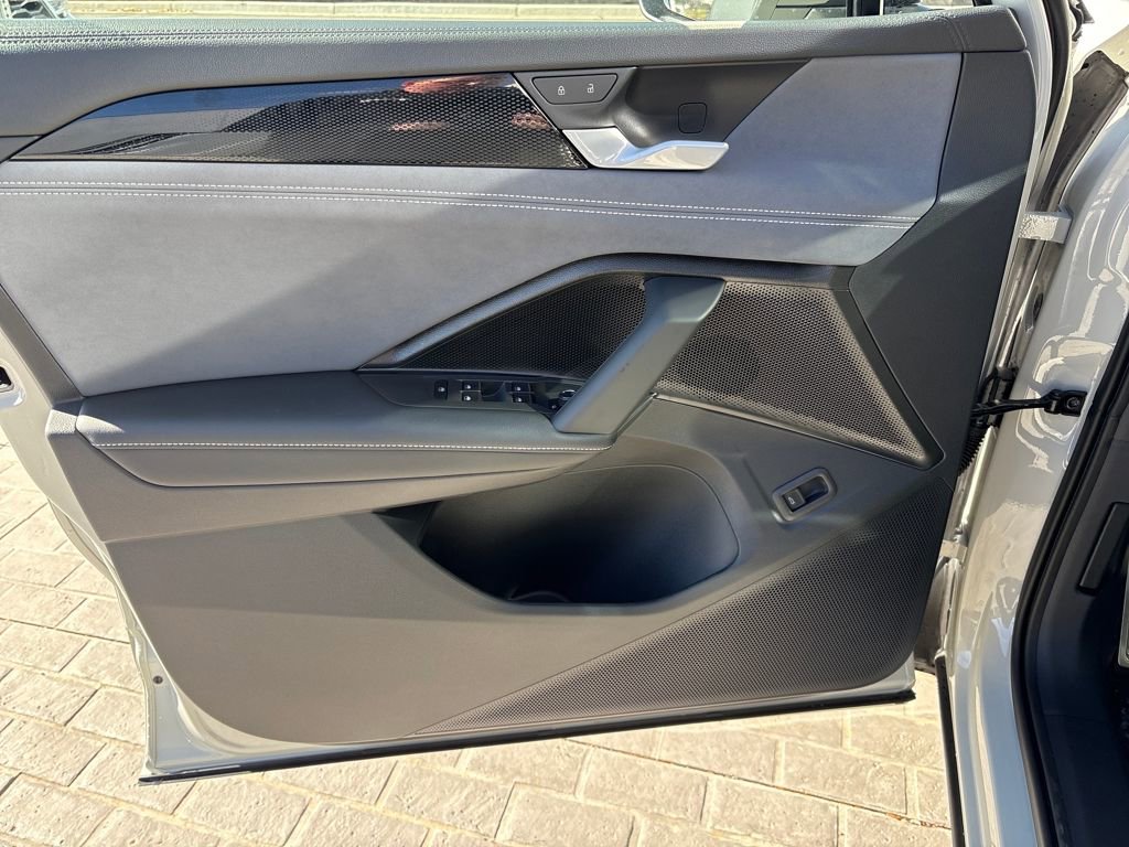 New 2026 Volkswagen Tiguan SE R-Line image 10