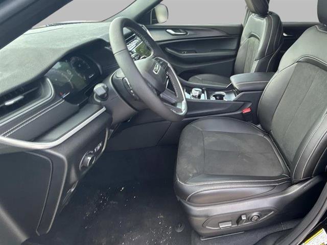 New 2025 Jeep Grand Cherokee L Altitude image 9