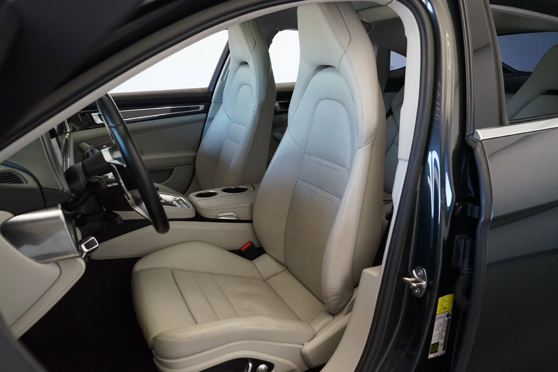 Used 2017 Porsche Panamera 4S AWD/4WD image 3