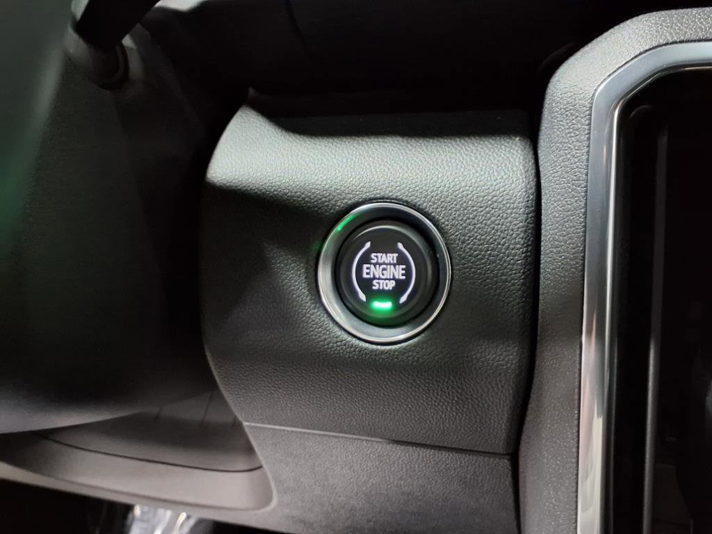 Used 2025 GMC Acadia Elevation image 13