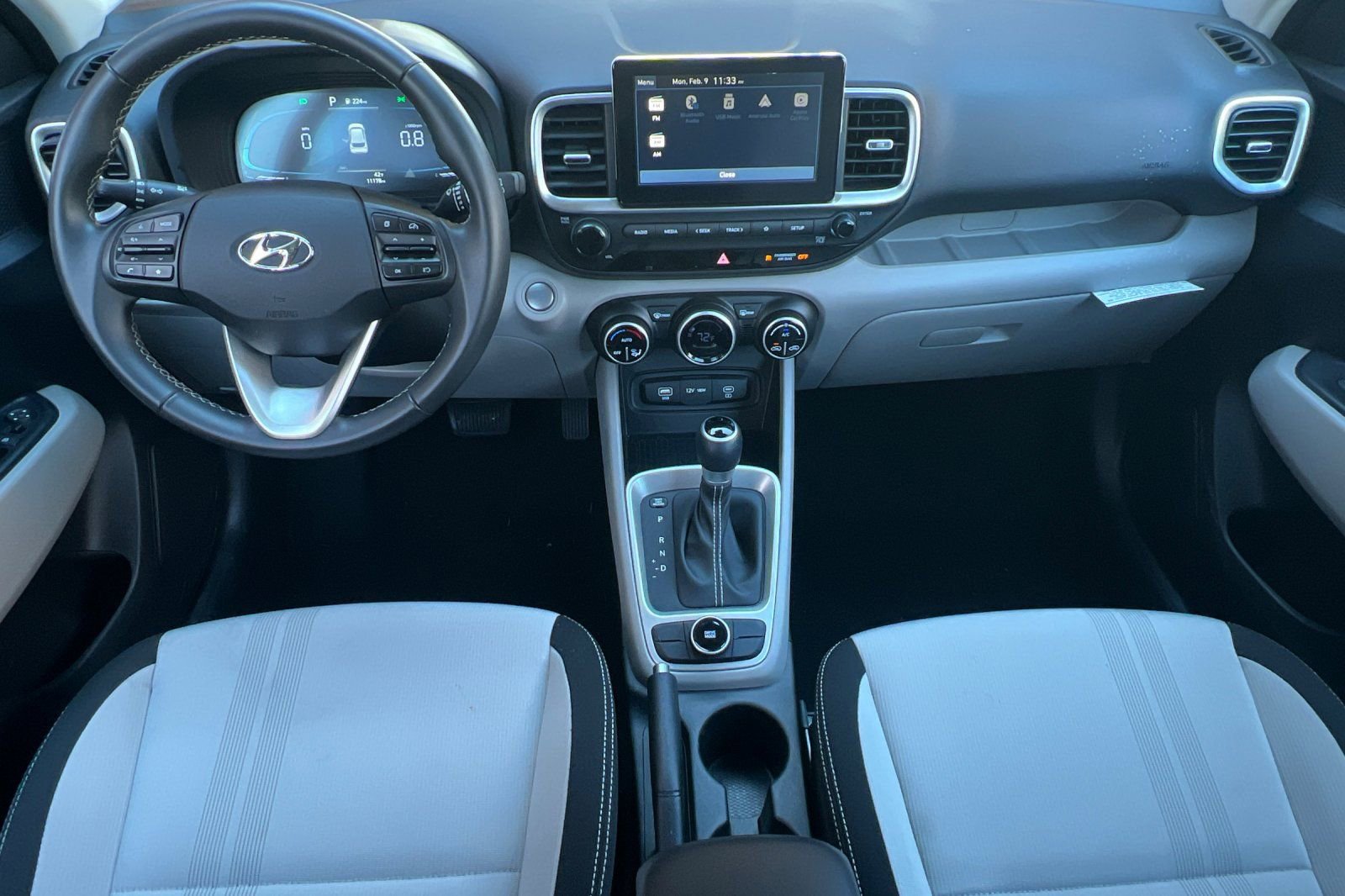 Certified 2025 Hyundai Venue SEL image 18