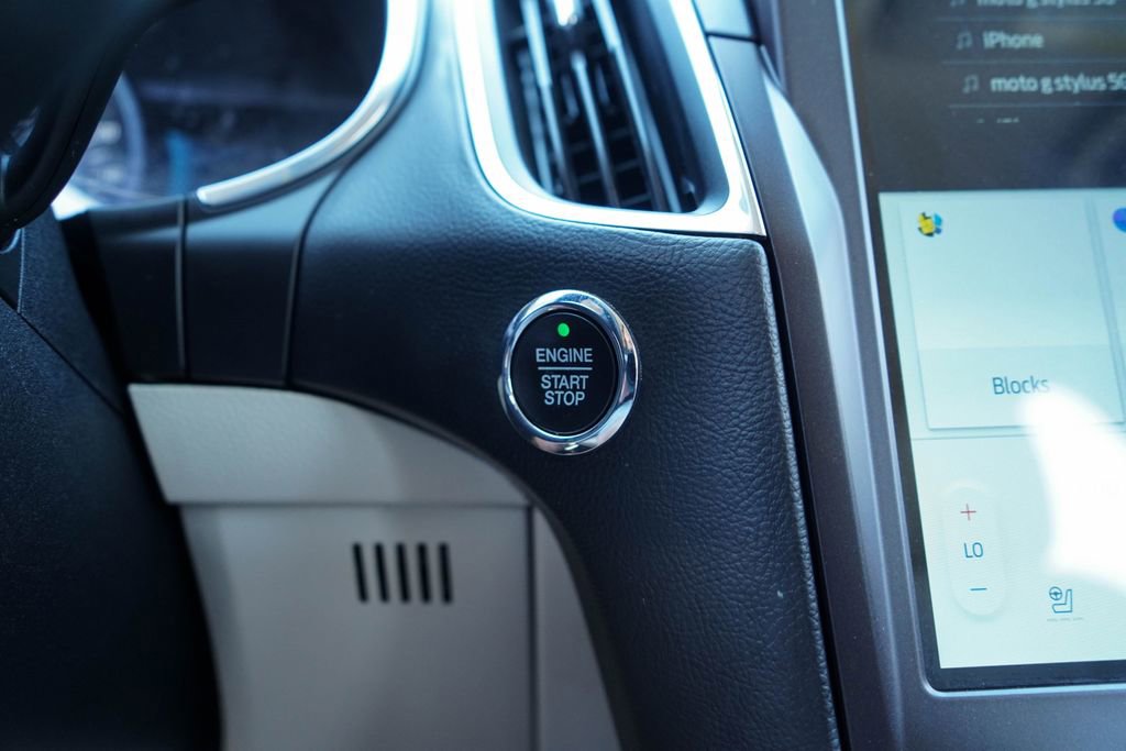 Used 2021 Ford Edge Titanium FWD image 21