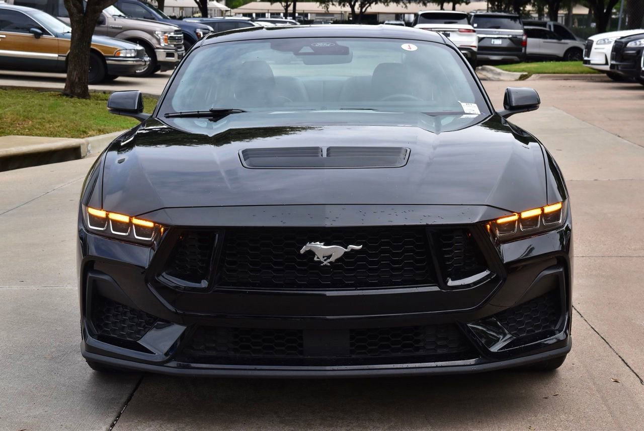 Used 2025 Ford Mustang GT Premium RWD image 3