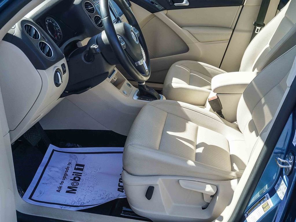 Used 2017 Volkswagen Tiguan S image 17