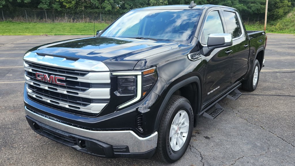 Used 2024 GMC Sierra 1500 SLE AWD/4WD image 3
