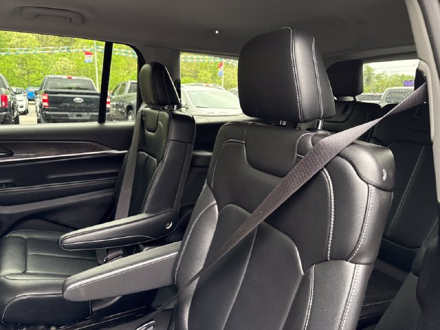 Used 2023 Jeep Grand Cherokee L Limited w/ Black Appearance Package AWD/4WD image 20