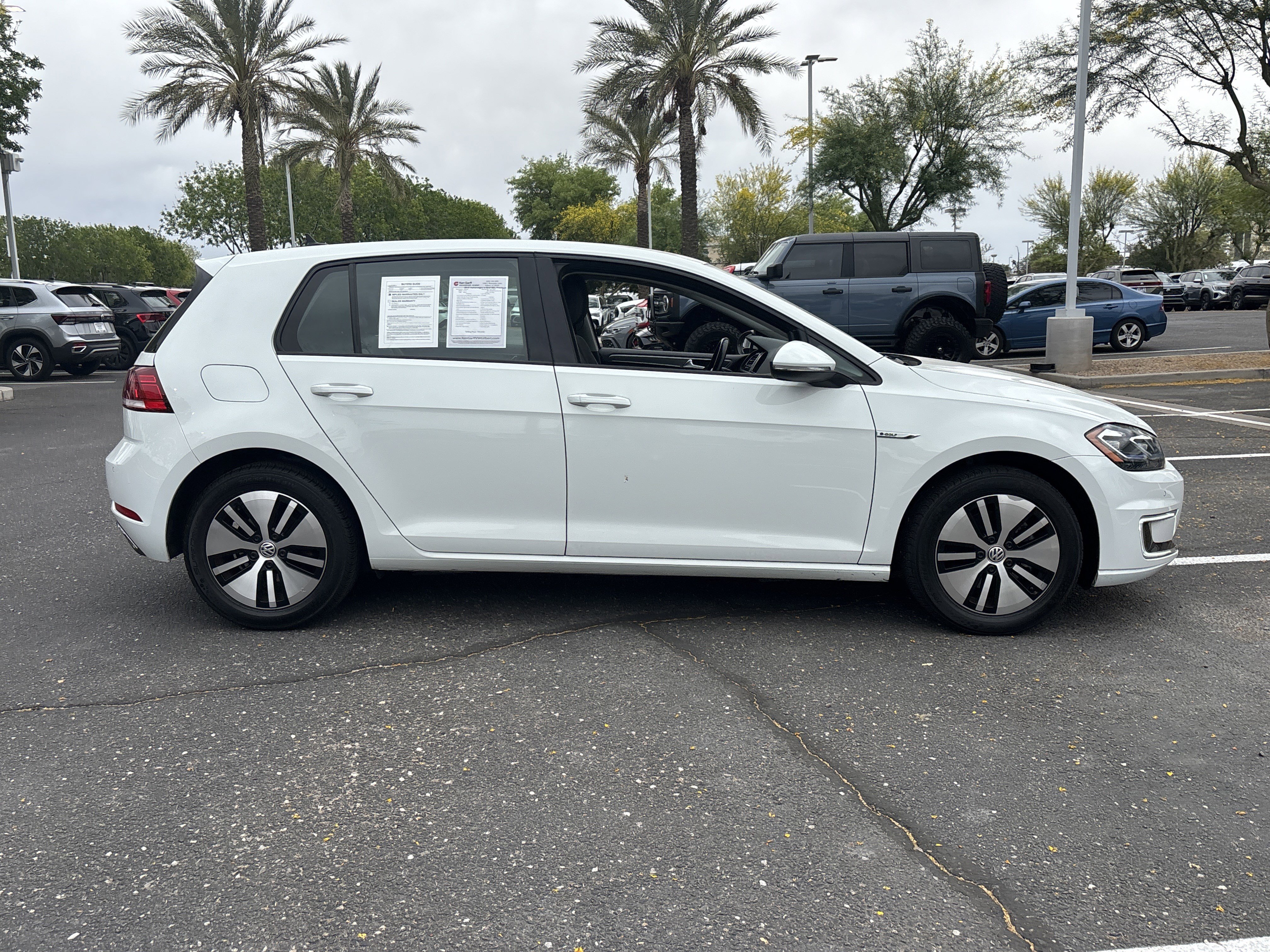 Used 2018 Volkswagen e-Golf SEL Premium image 5