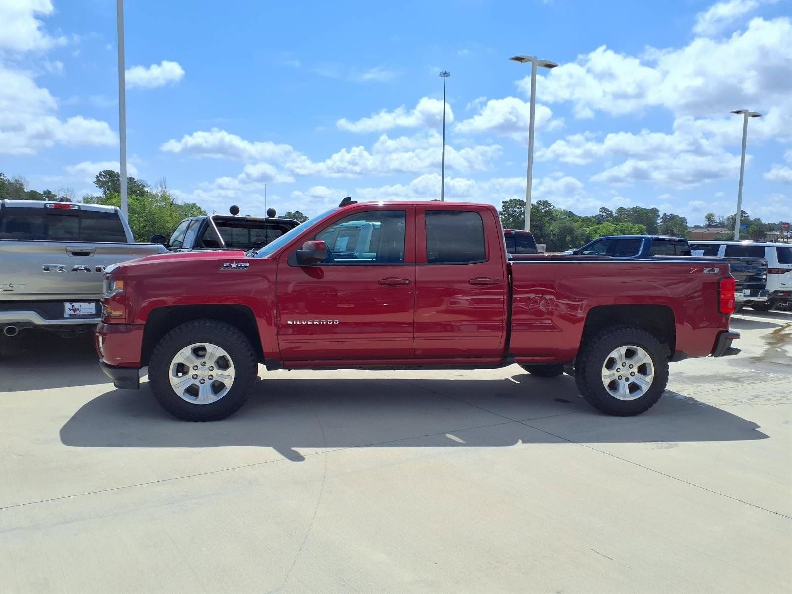 Used 2018 Chevrolet Silverado 1500 LT w/ All Star Edition AWD/4WD image 8